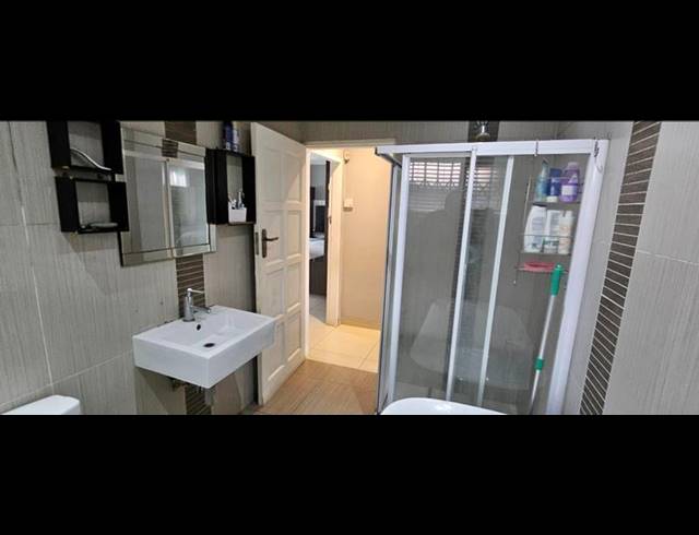 3 BEDROOM HOUSE FOR SALE IN OVERPORT